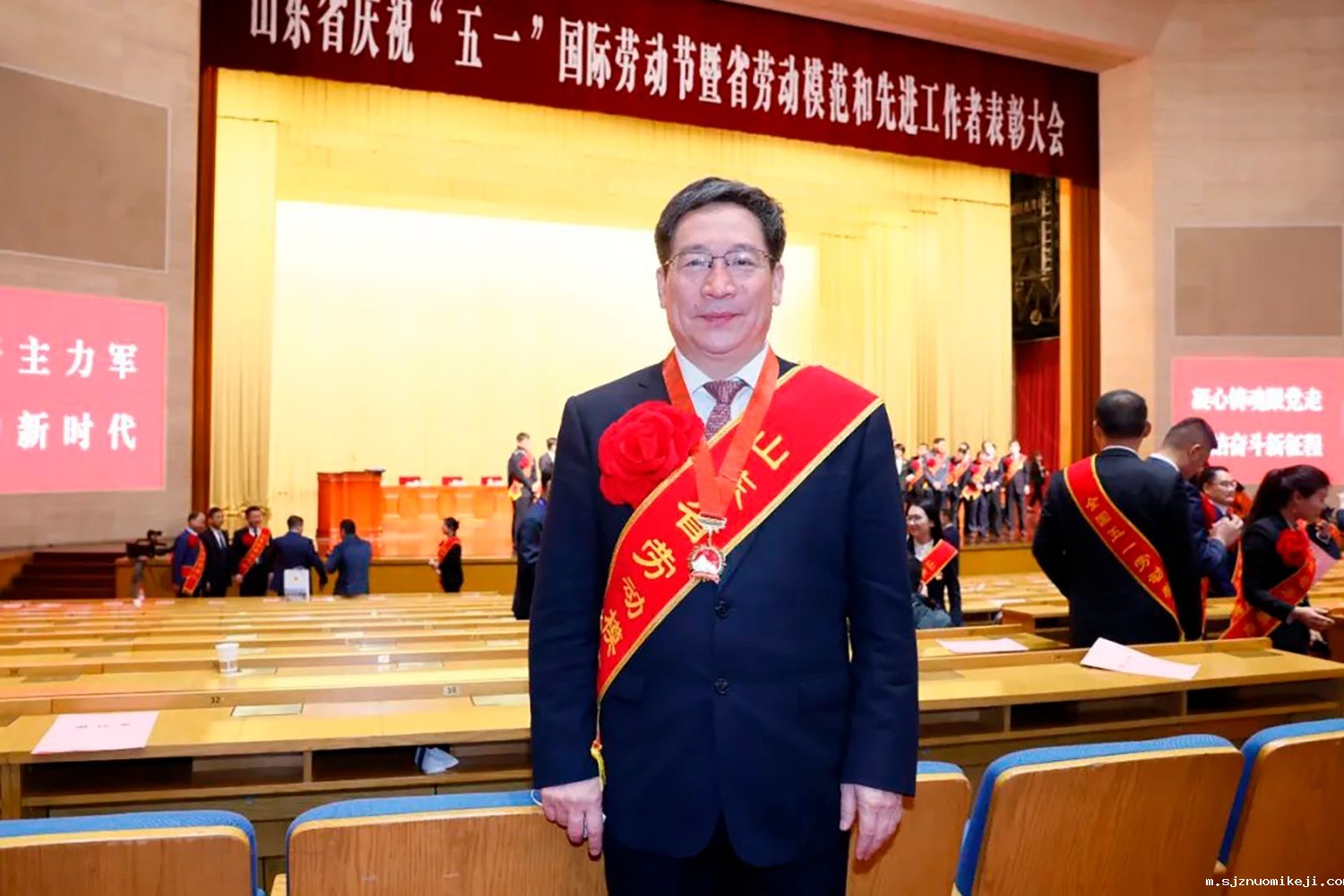 喜报!李永胜董事长被授予“山东省劳动模范”称号 受省委、省政府表彰 (5)